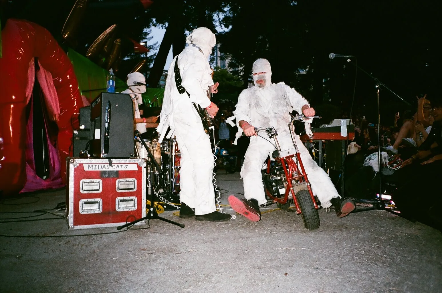 The Mummies at Burger Boogaloo