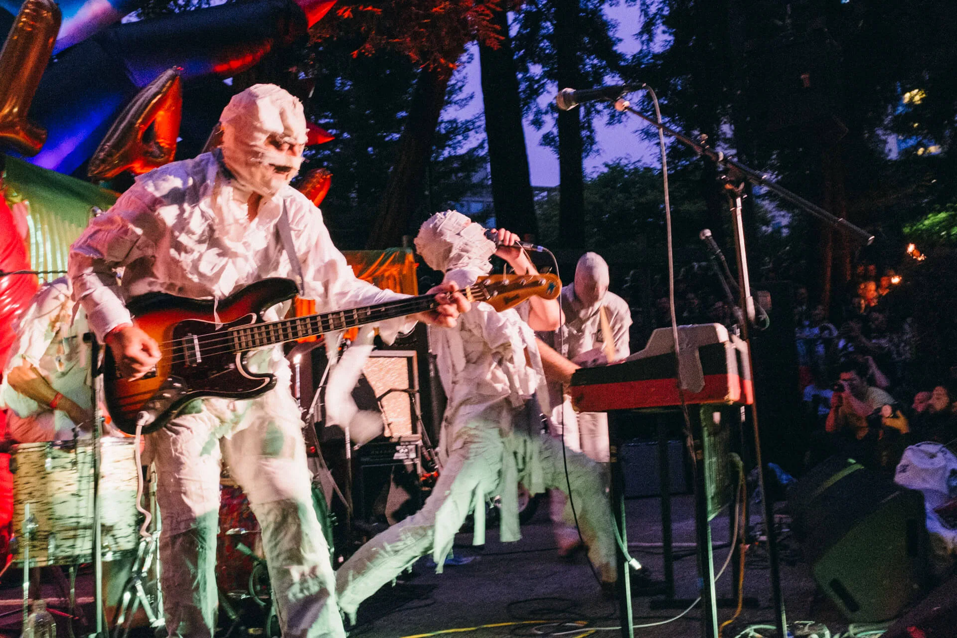 The Mummies at Burger Boogaloo
